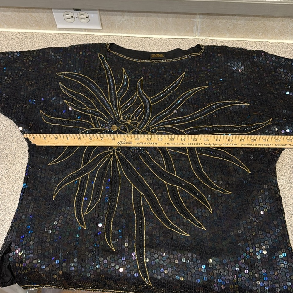 100% pure silk sequined blouses
Excellent condition - Picture 10 of 10
